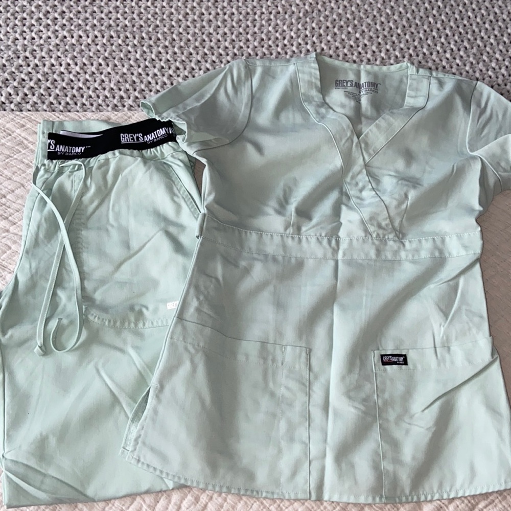 Grey’s Anatomy scrubs XS